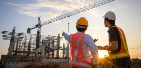 Engineers on-site constructionv