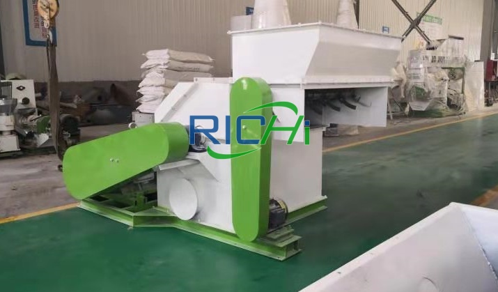 Forage and straw raw material crusher