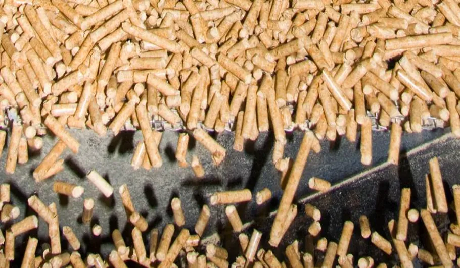 Straw pellets in production line