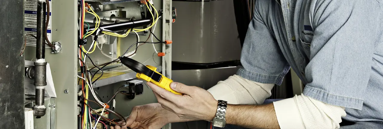 The installation engineer is debugging the equipment wiring.