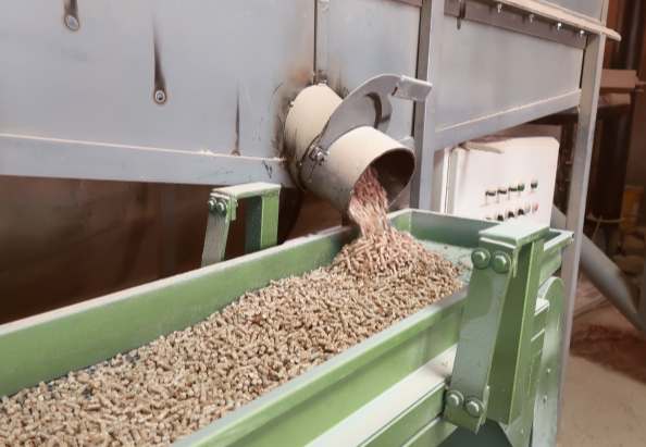Straw pellets produced on the straw pellet production line.
