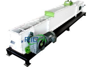 A rectangular high-power scraper conveyor.
