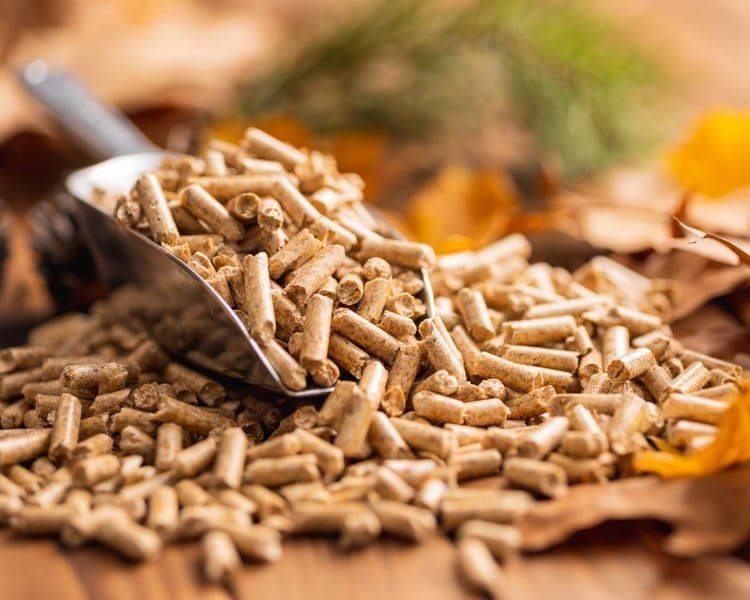 Structurally compact straw pellets