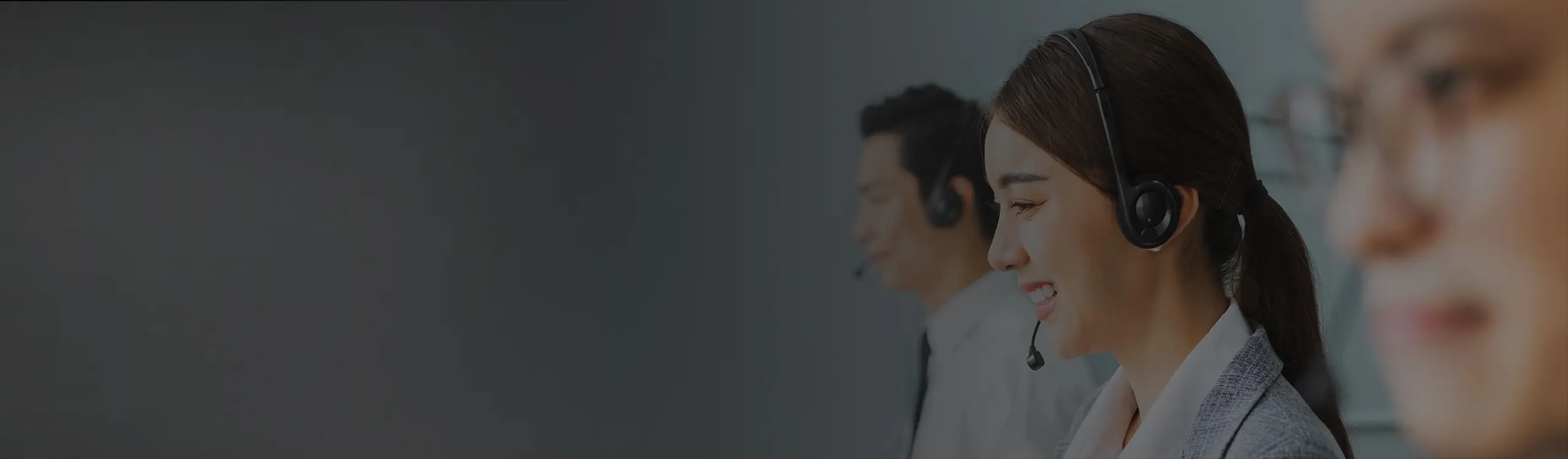 The professional sales team answers customer enquiries with a smile.