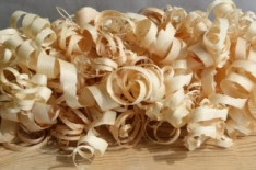 Fluffy wood shavings